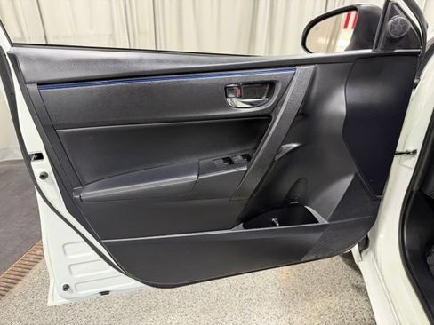 Used 2017 Toyota Corolla SE w/ Carpet Mat Package (TMS) FWD image 17