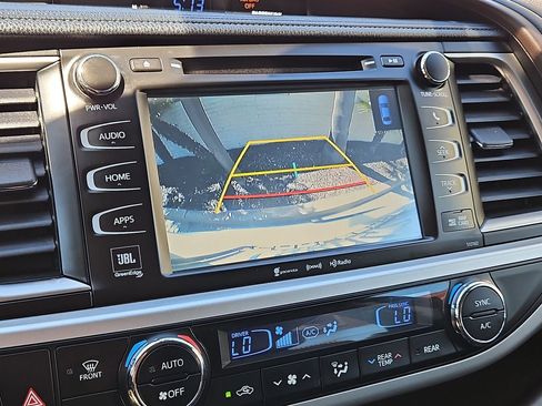 Used 2016 Toyota Highlander Limited image 23