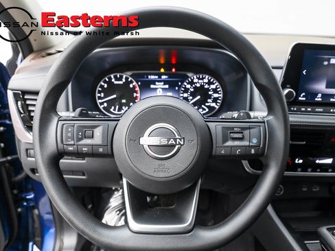 Used 2022 Nissan Rogue SV image 15