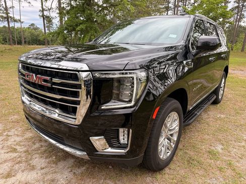 Used 2023 GMC Yukon SLT AWD/4WD image 1