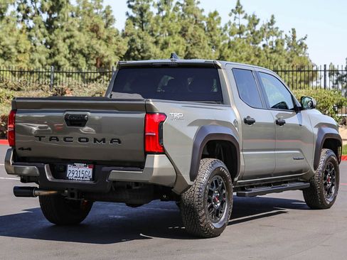 Certified 2025 Toyota Tacoma TRD Off-Road AWD/4WD image 7