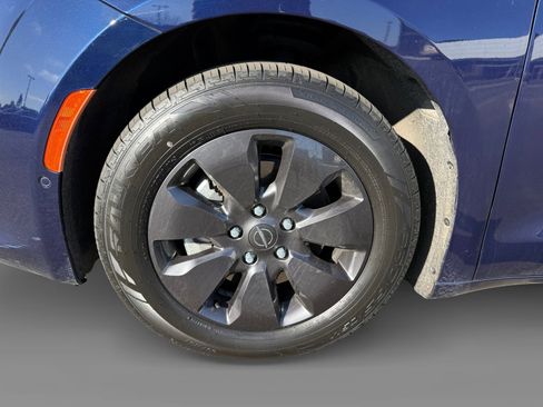 Used 2019 Chrysler Pacifica Limited w/ Advanced Safetytec Group image 9