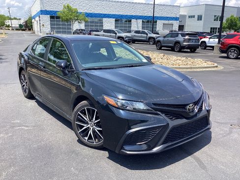 Used 2024 Toyota Camry SE FWD image 1