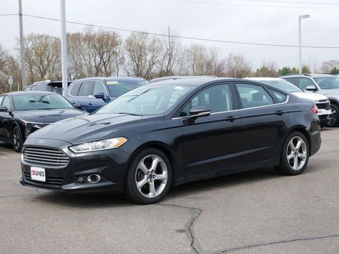 Used 2015 Ford Fusion SE w/ Equipment Group 201A image 3