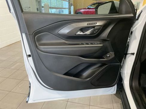 Used 2023 GMC Terrain SLT image 9