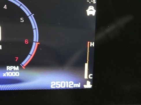 Used 2025 Chevrolet Trax RS w/ Sunroof Package image 16