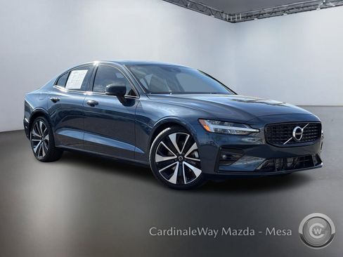 Used 2022 Volvo S60 B5 Momentum w/ Premium Package image 2