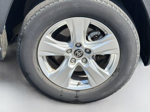 Used 2021 Toyota RAV4 XLE AWD/4WD image 10