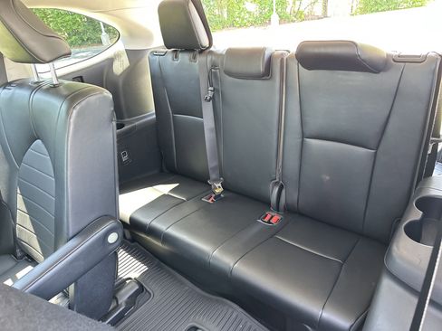Used 2022 Toyota Highlander XLE FWD image 33