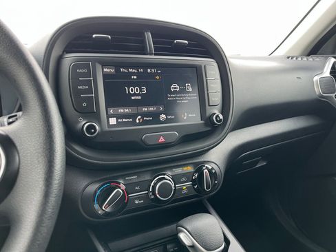 Used 2025 Kia Soul LX w/ LX Technology Package FWD image 20