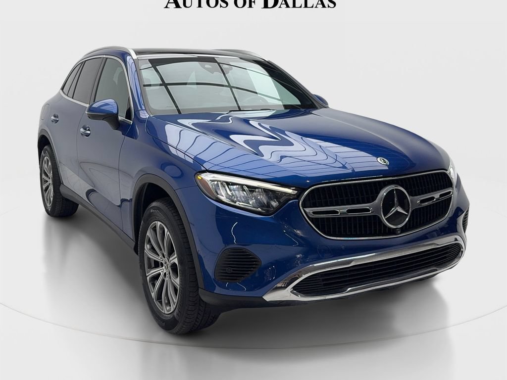Used 2023 Mercedes-Benz GLC 300 4MATIC w/ Exclusive Trim Package image 3