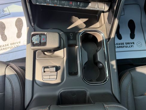 Used 2023 GMC Sierra 1500 AT4 w/ Technology Package AWD/4WD image 16