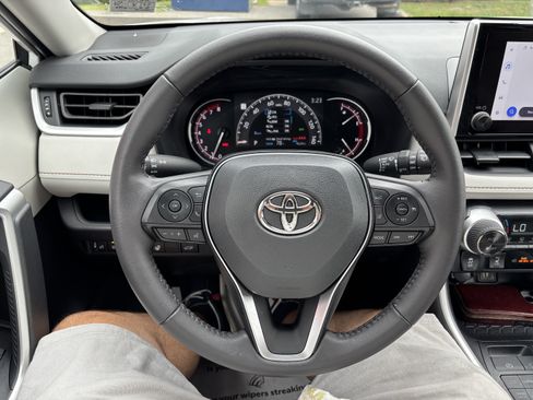 Used 2025 Toyota RAV4 XLE w/ Convenience Package AWD/4WD image 18
