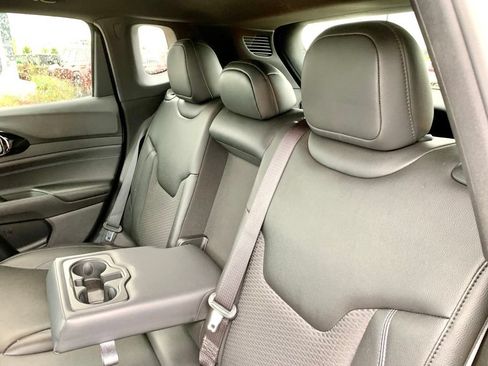 Used 2025 Jeep Compass Latitude w/ Altitude Special Edition AWD/4WD image 18