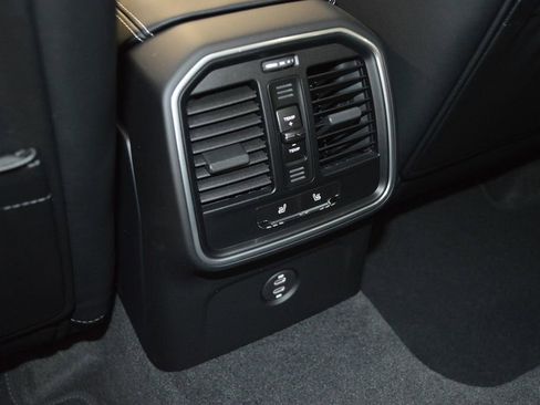 New 2026 Porsche Macan image 35