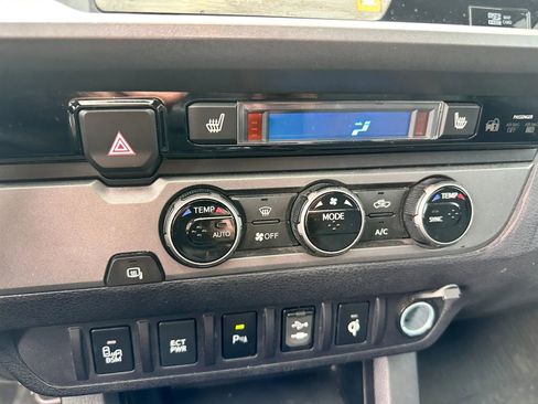 Used 2017 Toyota Tacoma TRD Off-Road RWD image 43