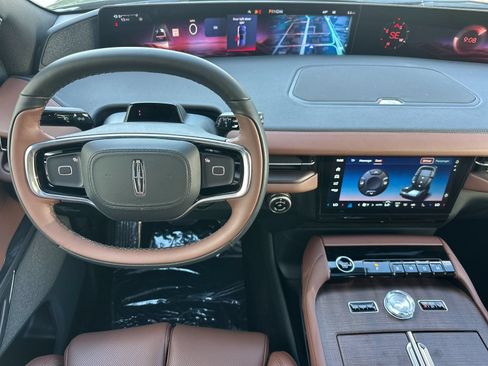 New 2026 Lincoln Navigator L Reserve AWD/4WD image 13