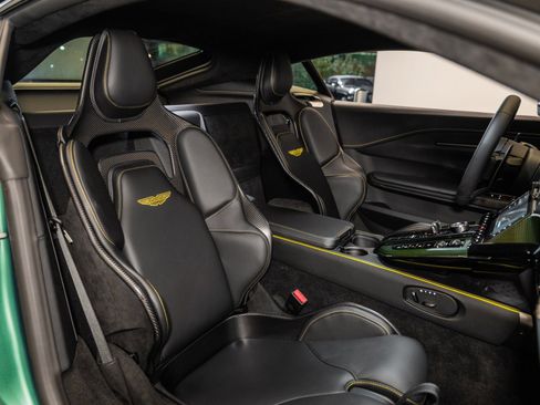 Used 2025 Aston Martin V8 Vantage Coupe image 17