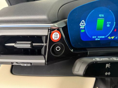 New 2025 Porsche Macan 4S Electric image 34