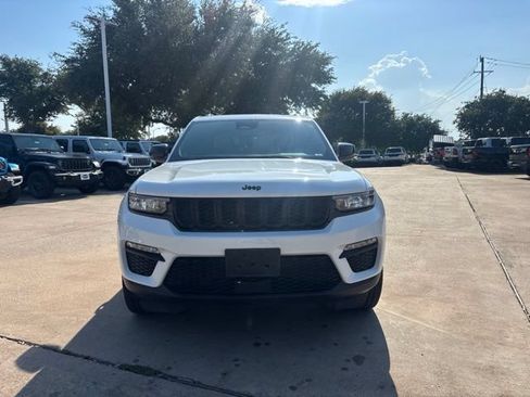 Used 2023 Jeep Grand Cherokee Limited w/ Black Appearance Package AWD/4WD image 2