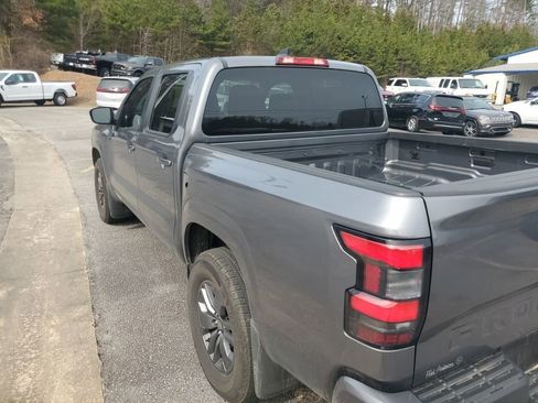 Used 2025 Nissan Frontier SV image 7