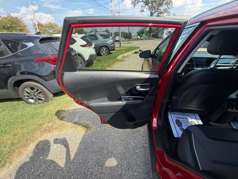 Used 2020 Kia Niro EX w/ Cold Weather Package FWD image 23