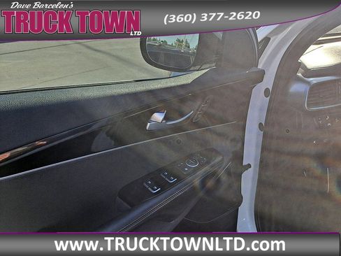 Used 2019 Kia Sorento SX image 16
