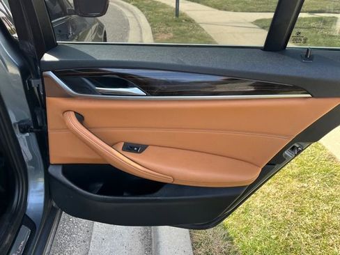 Used 2019 BMW 530i xDrive w/ Premium Package image 21