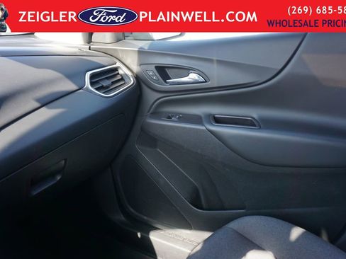 Used 2021 Chevrolet Equinox LT w/ Driver Convenience Package AWD/4WD image 32