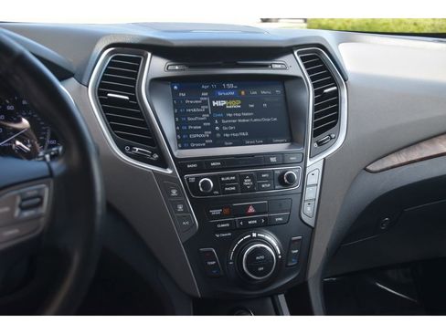 Used 2017 Hyundai Santa Fe SE image 20