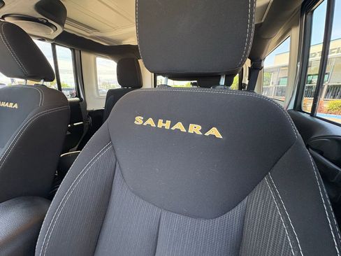 Used 2014 Jeep Wrangler Unlimited Sahara w/ Connectivity Group AWD/4WD image 13