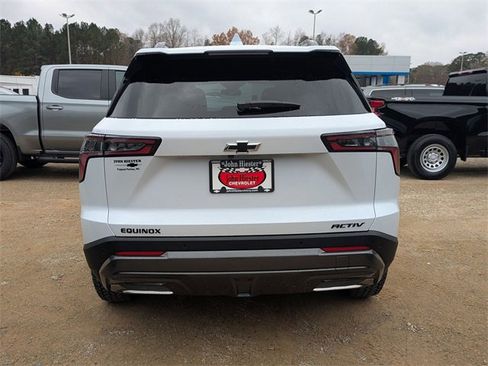 New 2026 Chevrolet Equinox ACTIV image 3