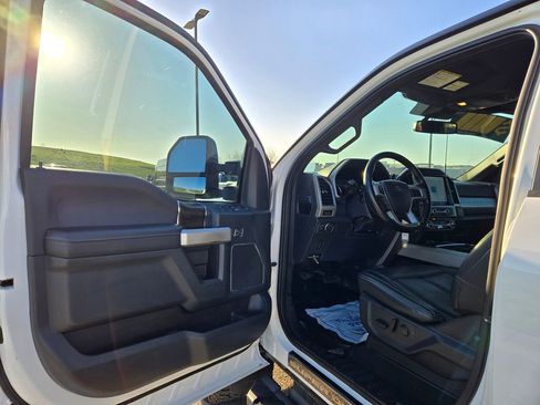 Used 2022 Ford F350 Lariat image 14