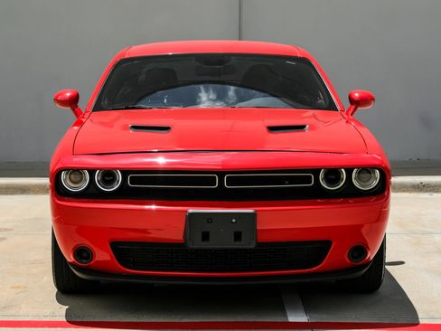 Used 2018 Dodge Challenger SXT RWD image 12