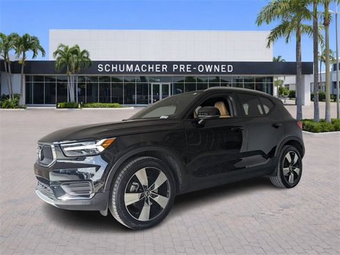 Used 2019 Volvo XC40 T5 Momentum image 4