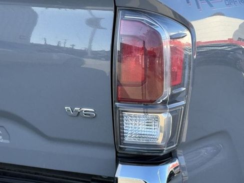 Used 2020 Toyota Tacoma TRD Off-Road AWD/4WD image 5