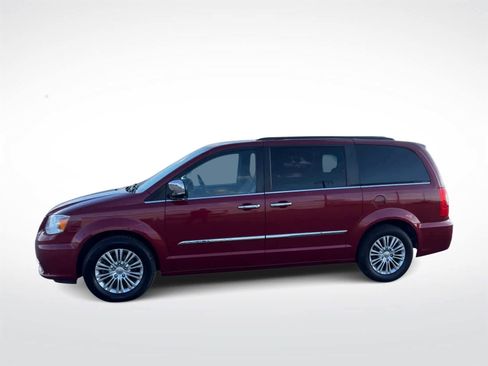 Used 2015 Chrysler Town & Country Touring-L w/ Driver Convenience Group image 5