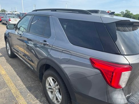 Used 2022 Ford Explorer XLT w/ Equipment Group 202A AWD/4WD image 19
