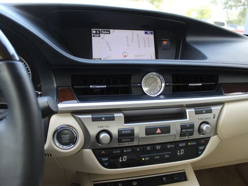Used 2015 Lexus ES 350 w/ Luxury Package FWD image 16