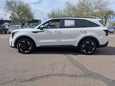 Certified 2025 Kia Sorento EX w/ EX Panoramic Sunroof Package image 5