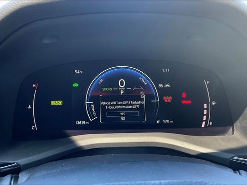 Used 2025 Toyota Camry SE w/ Convenience Package image 13