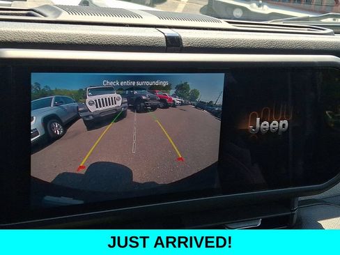 Used 2025 Jeep Wrangler Unlimited Sport AWD/4WD image 17