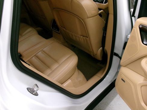 Used 2016 Porsche Macan S image 31