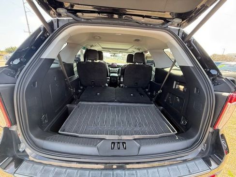 Used 2021 Ford Explorer XLT w/ Equipment Group 202A image 16