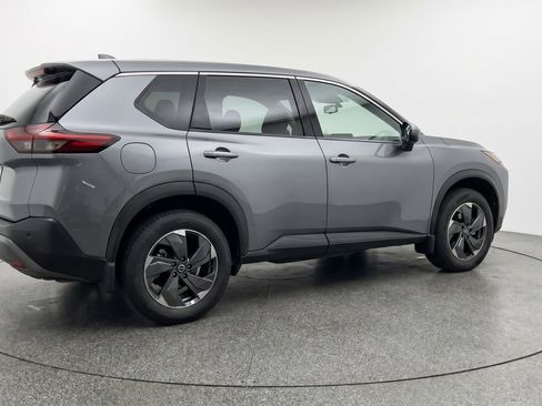 Used 2025 Nissan Rogue SV FWD image 9