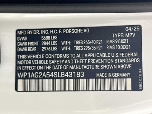 Certified 2025 Porsche Macan S AWD/4WD image 33