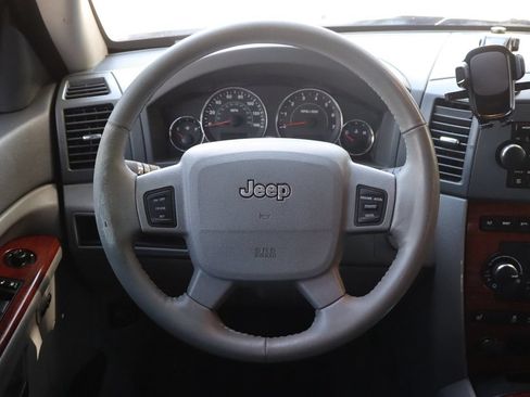 Used 2007 Jeep Grand Cherokee Limited w/ Trailer Tow Group IV AWD/4WD image 18