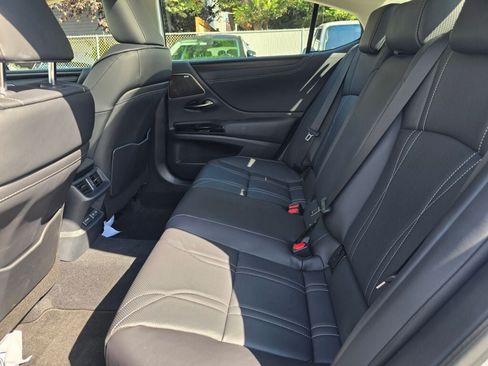 Used 2025 Lexus ES 350 w/ Accessory Package (Z1) FWD image 17