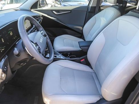 Used 2023 Kia Niro EX Touring image 18