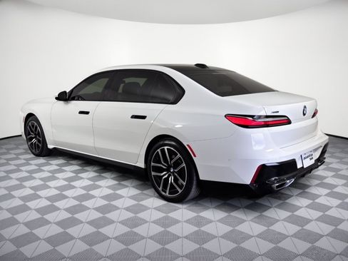 Used 2023 BMW 760i xDrive AWD/4WD image 3